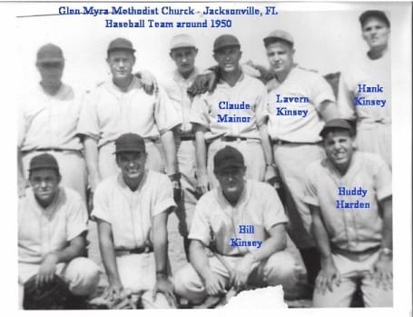A group of baseball players posing for a picture.