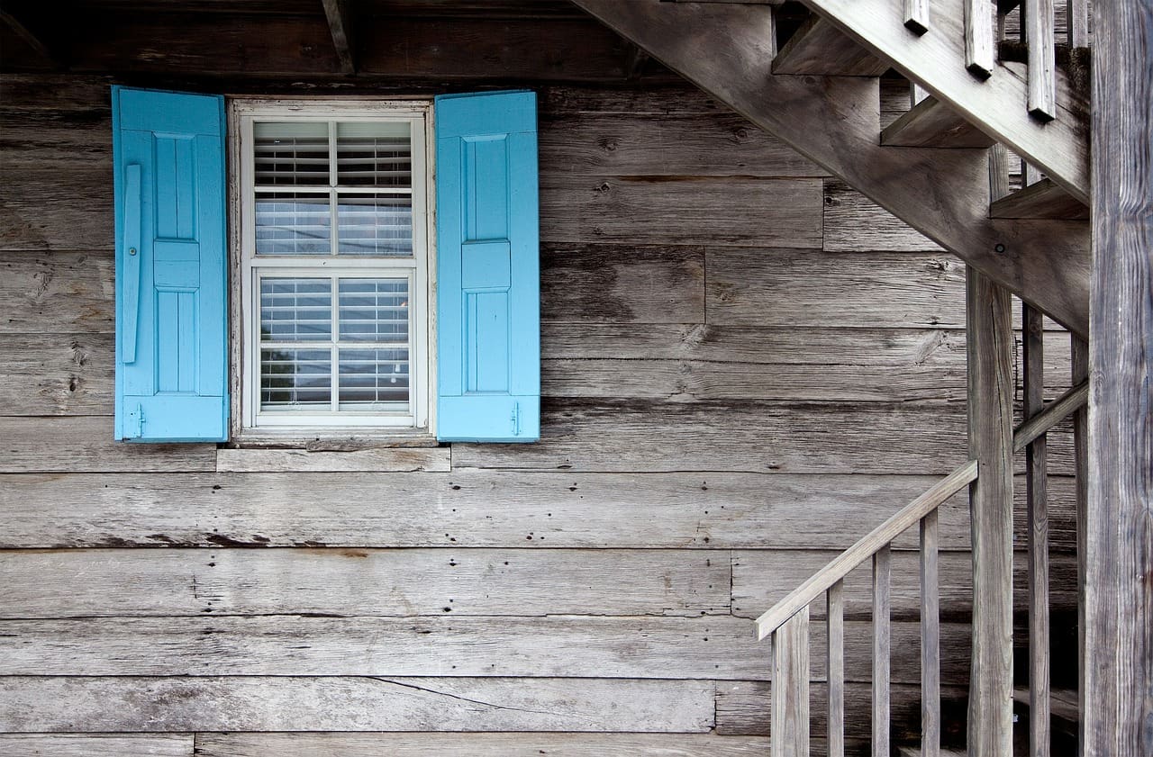 shutters-669296_1280
